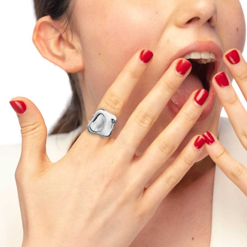 anello-doppia-fascia-con-quadrato-irregolare-martellato (1)